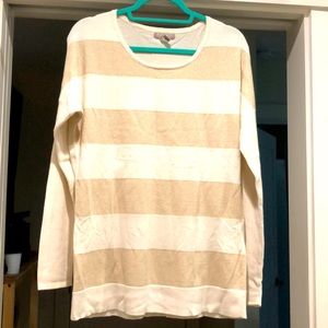 Banana Republic Cream and Gold Long sleeve crew neck sweater. In GUC.